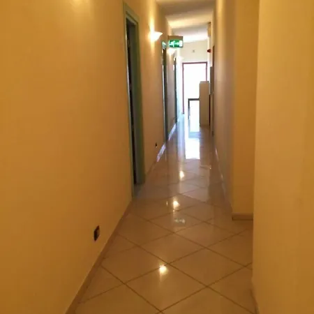 Apollo Hotel *